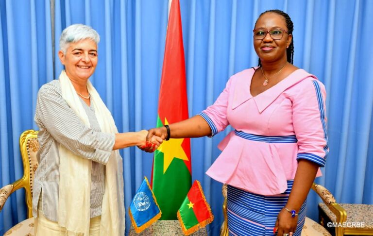 Barbara Manzi e Olivia Roamba durante un incontro in cui il Sistema delle Nazioni Unite ha ribadito il proprio impegno a fianco del popolo del Burkina Faso (MAECRBE)