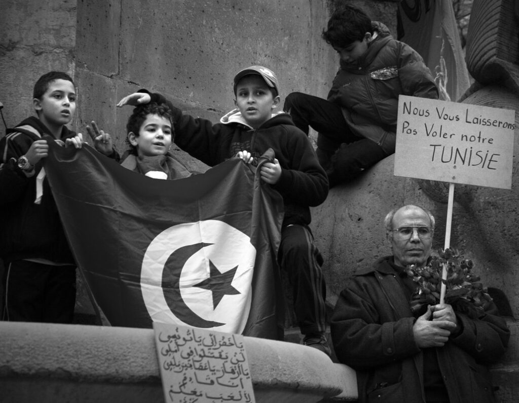 Tunisia, la Rivoluzione dei gelsomini è finita 1 Proteste in Tunisia durante la rivoluzione dei gelsomini