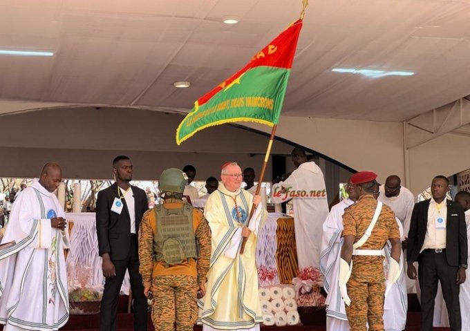 Giubileo della Chiesa cattolica per invocare la pace in Burkina Faso. In migliaia col segretario di stato vaticano, Parolin, al santuario di Notre Dame de Yagma 2 Giubileo-in-Bf-cardinale-parolin