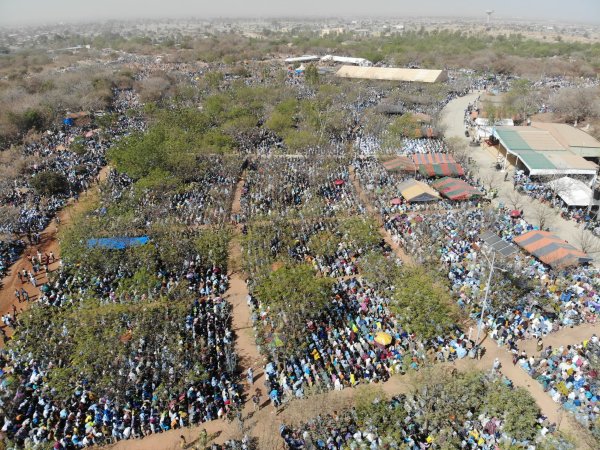 Giubileo della Chiesa cattolica per invocare la pace in Burkina Faso. In migliaia col segretario di stato vaticano, Parolin, al santuario di Notre Dame de Yagma 1 Bf-foto-della-folla_1.j
