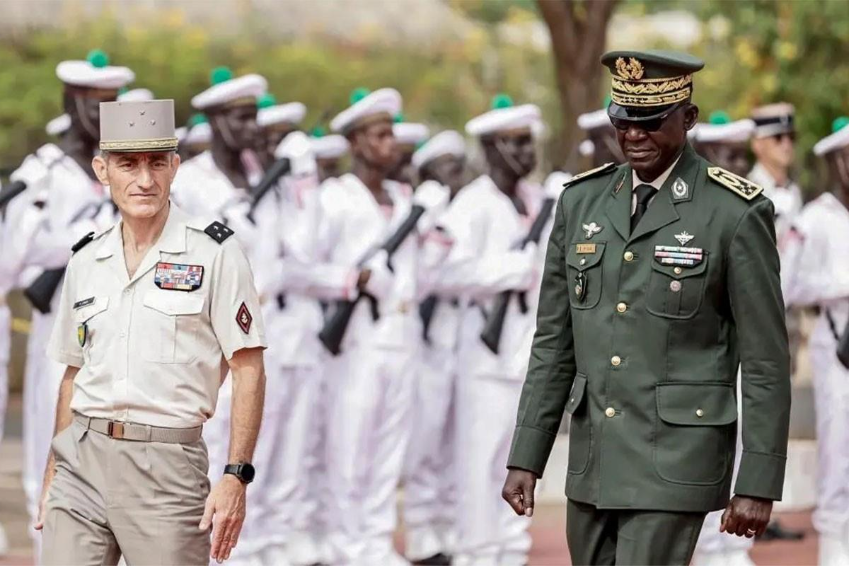 La Francia chiude la sua ultima base militare in Africa Occidentale e segna la fine di un’epoca 1 image