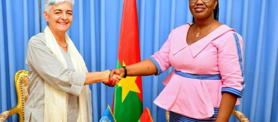 Barbara Manzi e Olivia Roamba durante un incontro in cui il Sistema delle Nazioni Unite ha ribadito il proprio impegno a fianco del popolo del Burkina Faso (MAECRBE)