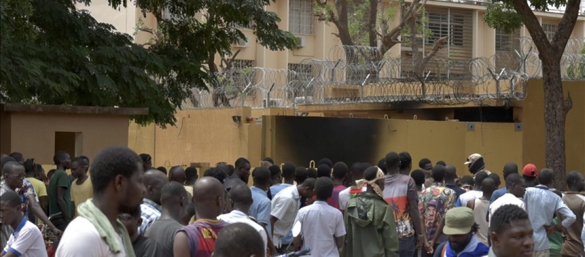 burkina-faso-manifestazioni-ambasciata-francese